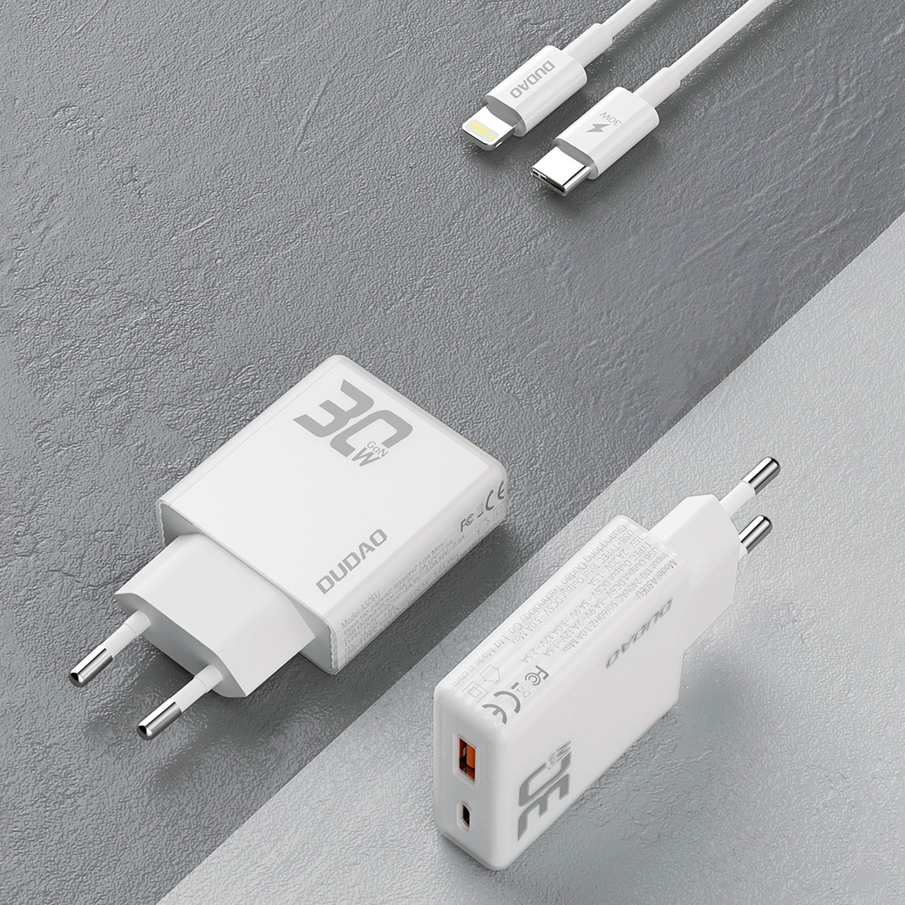 GaN Dudao A30EUL 30W USB-A / USB-C sieninis įkroviklis + USB-C - Lightning laidas - baltas