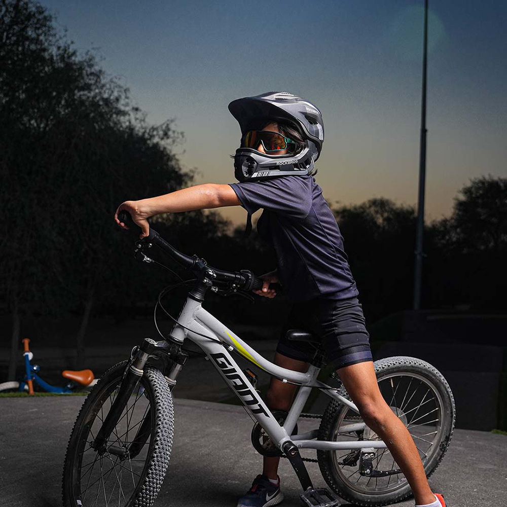 Rockbros TT-32SBTG-S vaikiškas dviračio šalmas su nuimama žandikauliu, dydis S - pilkas