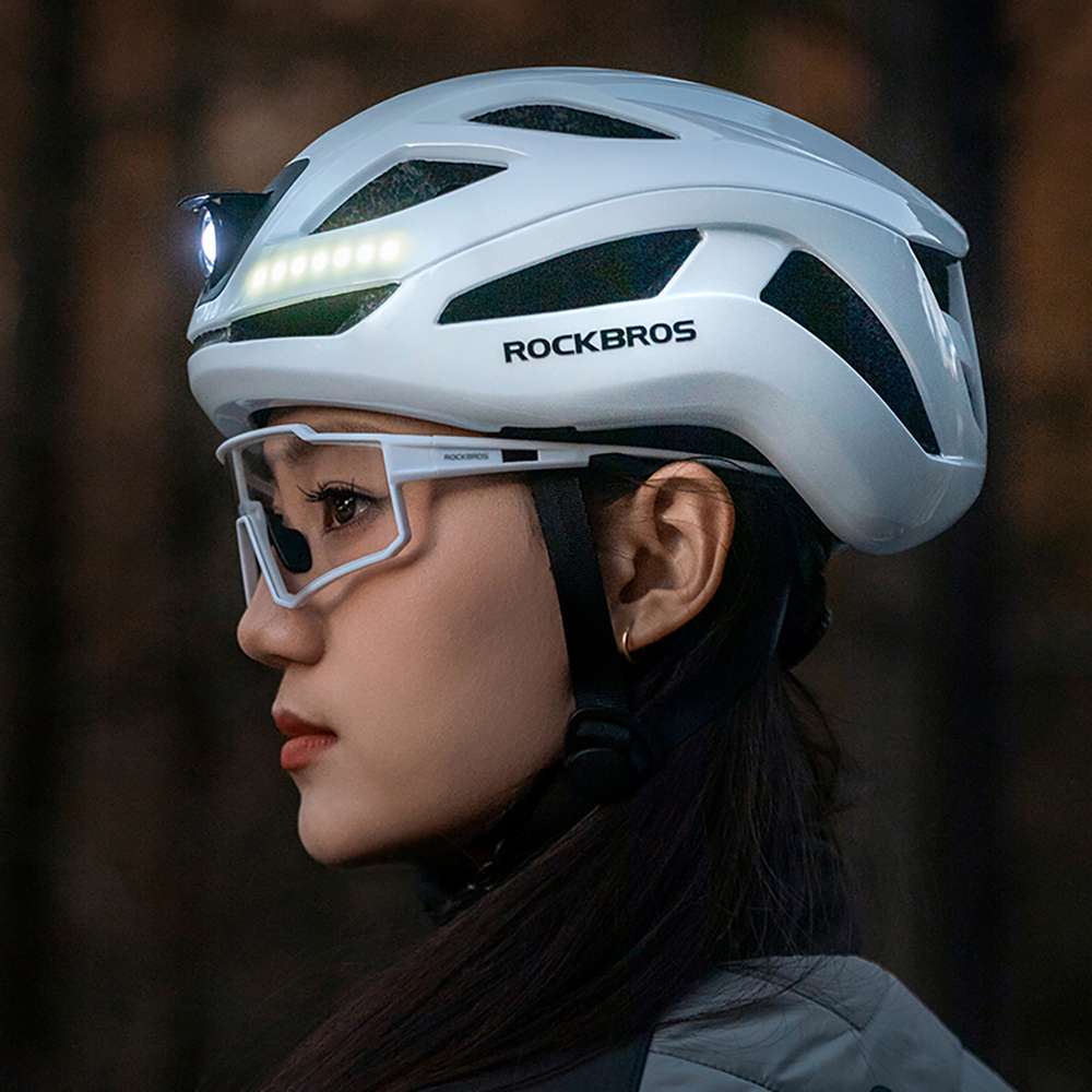 Rockbros ZK-077 dviračio šalmas su integruota daugiakryptine apšvietimo sistema 57-61 cm - baltas